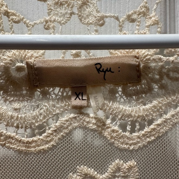 Bohemian Lace Duster - Picture 5 of 5